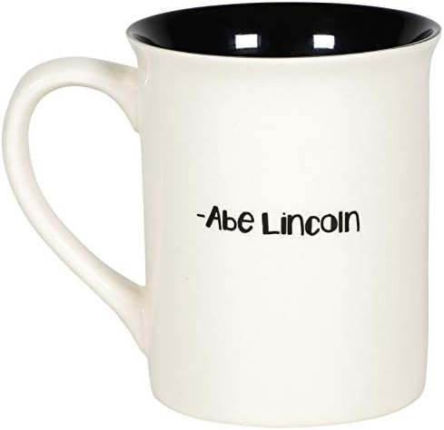 Enesco Нас име Кал Stay Honest Кафеена чаша Abe History, 1 брой (опаковка от 1), черно-бяла